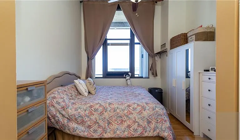 320 E 21st St #610 — Photo 9