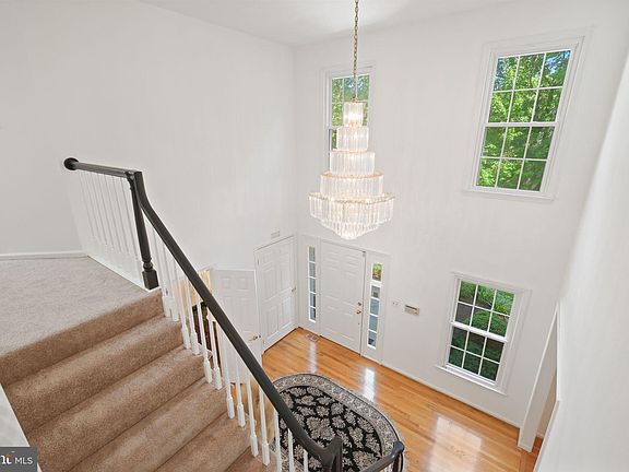 5th image of 900 White Pine Pl