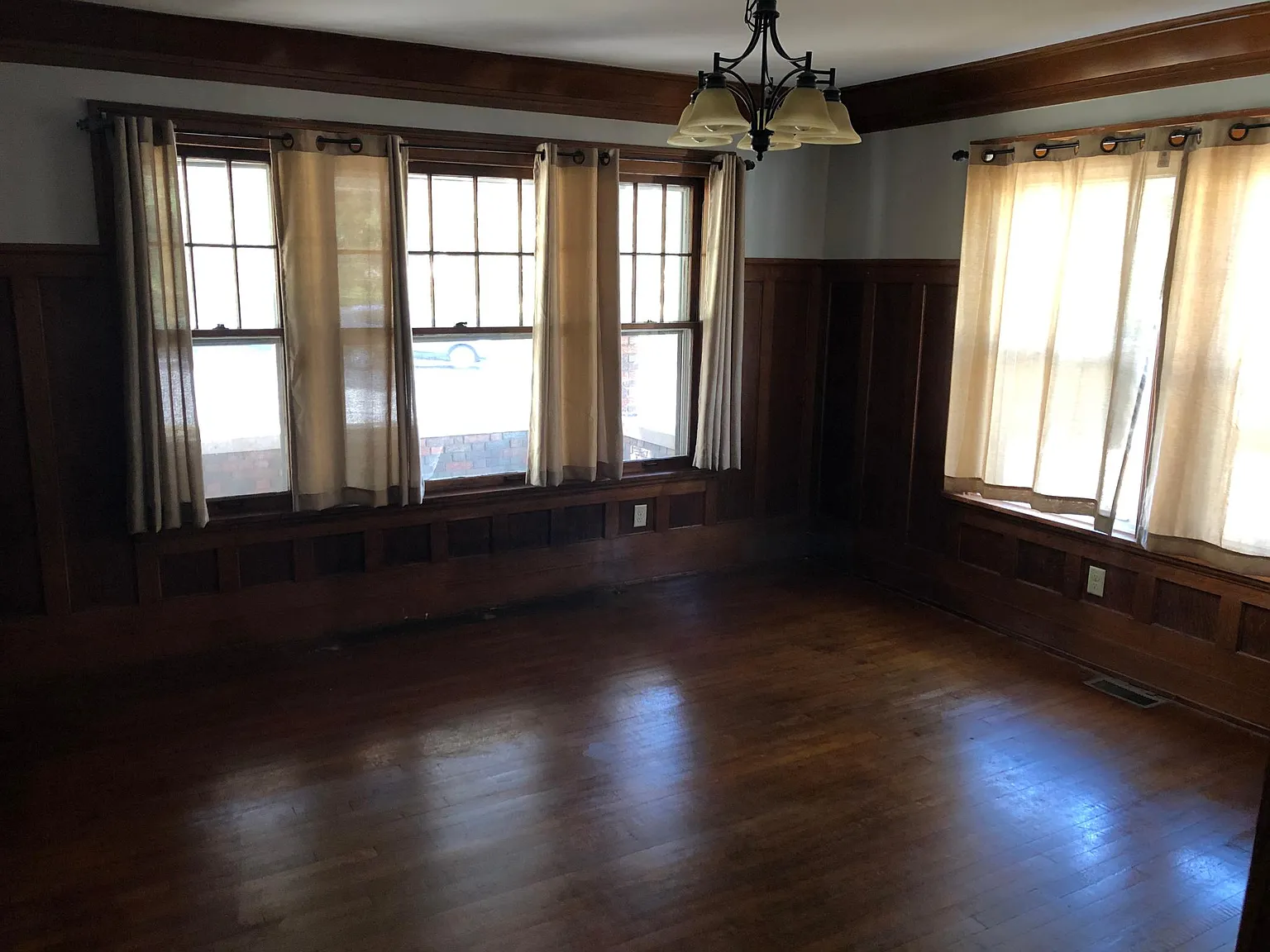 2511 Brady St photo 1