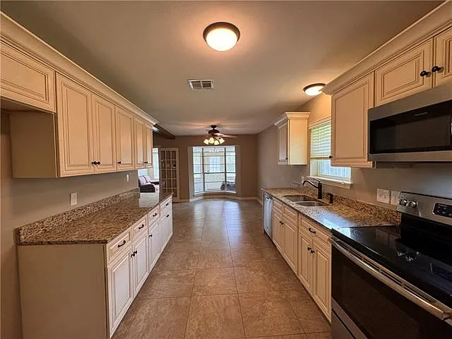 319 Lakewood Dr — Photo 6