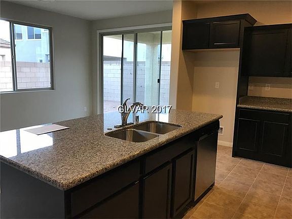 3rd image of 920 Kimbark Ave