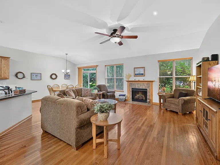 3565 Ayres Dr — Photo 7