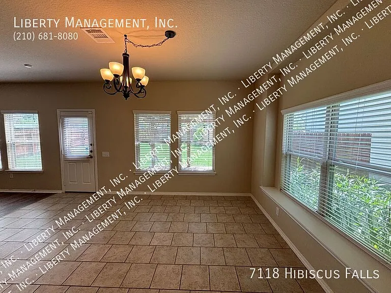 7118 Hibiscus Fls — Photo 13