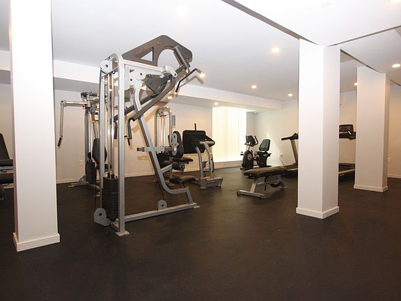 3rd image of 482 Franklin Ave APT 7F