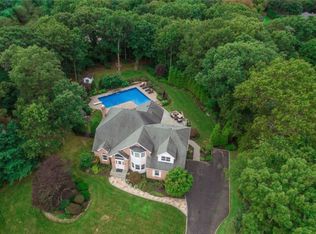 10 Milemore Dr, Northport, NY 11768