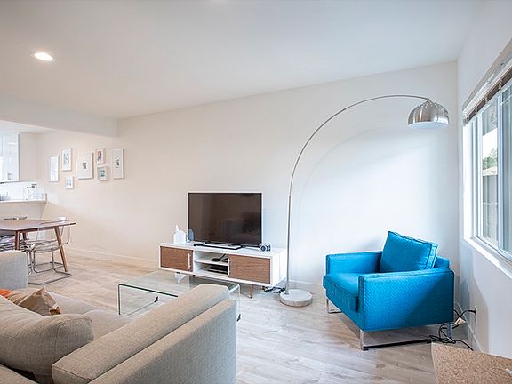 5th image of 327 Sinclair Ave APT 2