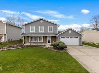 785 Case Dr, Roselle, IL 60172