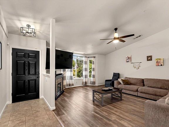 4th image of 4575 Cerro Ln