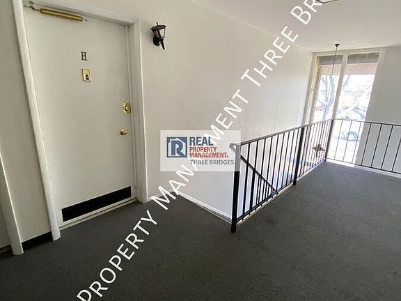 3rd image of 7435H Hazelcrest Dr