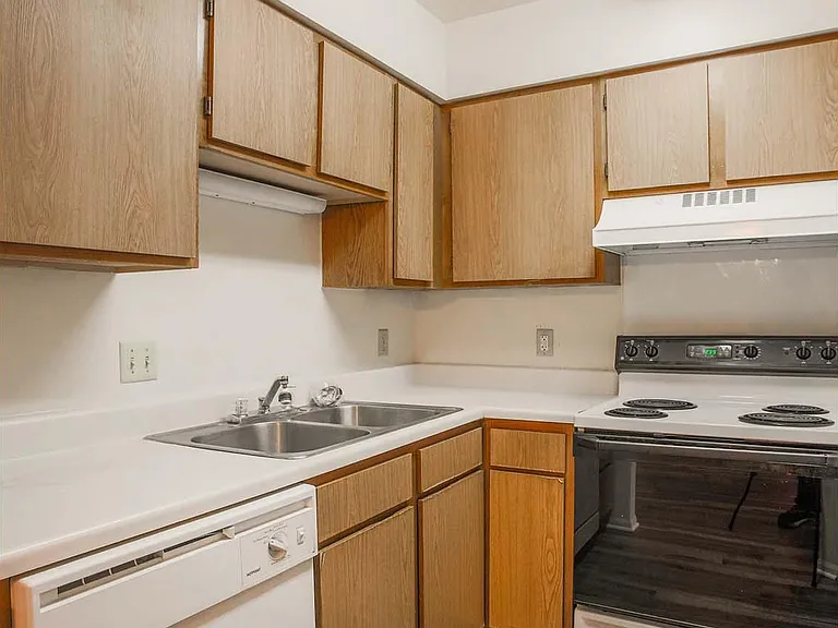 Port Crossing Apartments — Photo 77