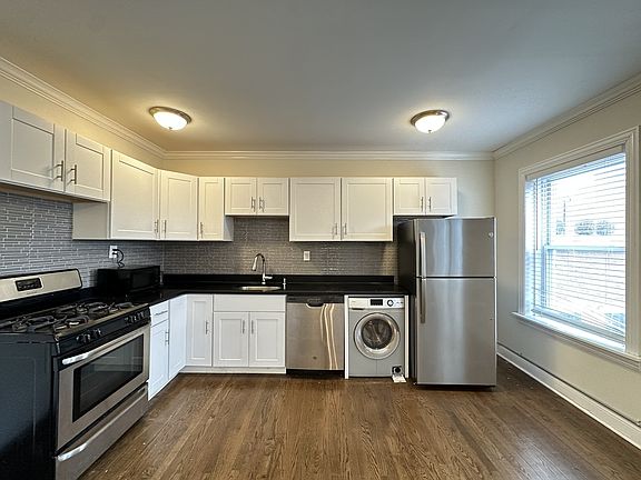2nd image of 2129 N Dayton St Unit 803