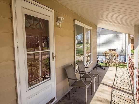 4th image of 472 Clearbrook Dr