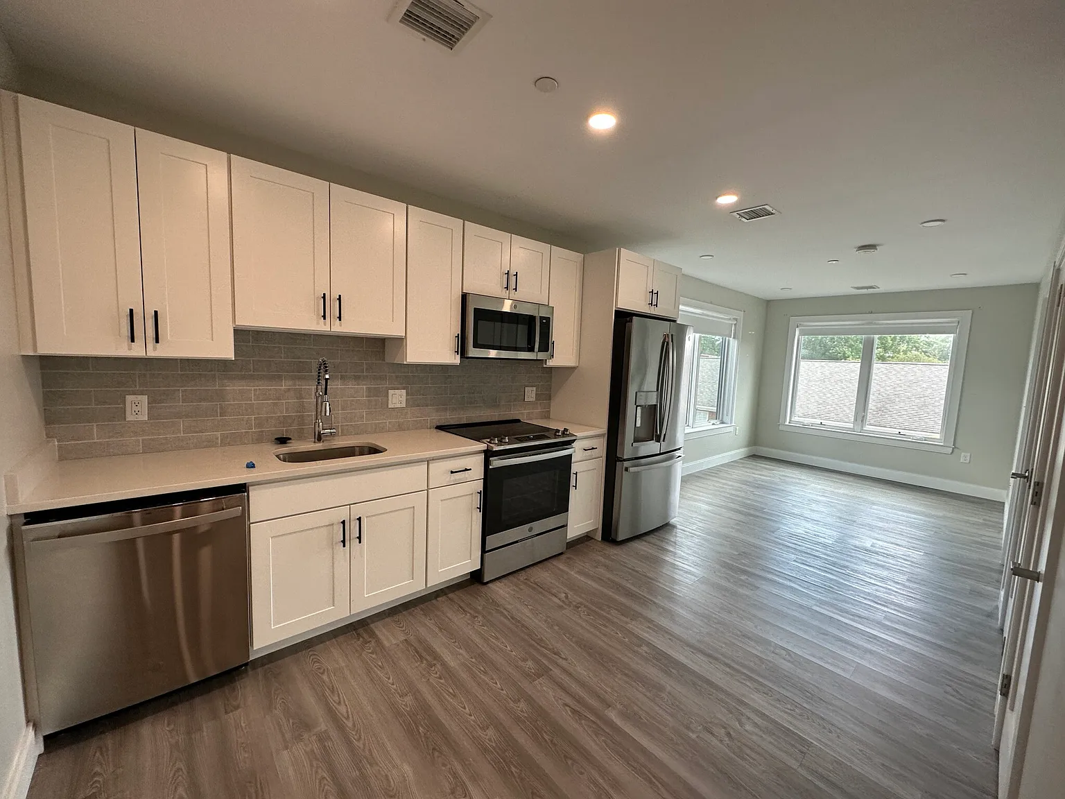 2 bed, 1.0 bath, 856 sqft, $3,620 — Photo 4
