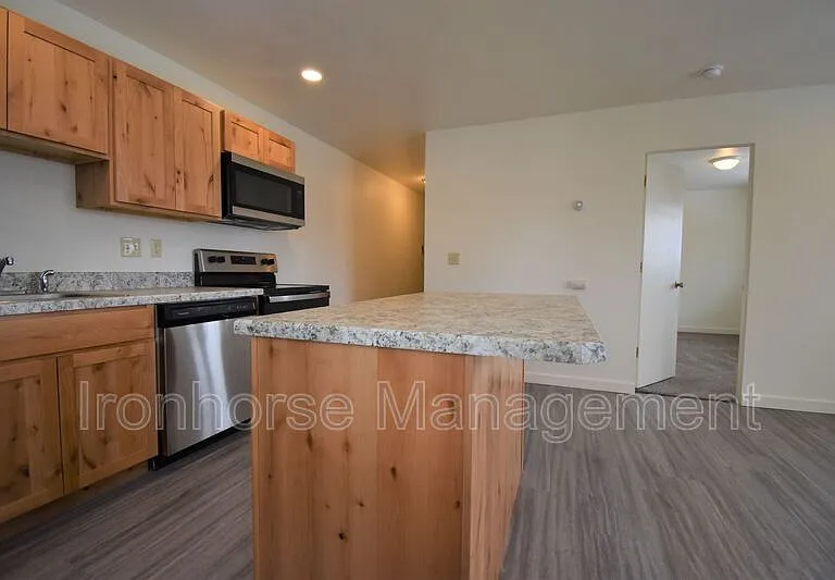 801 W Villard St #37 — Photo 11