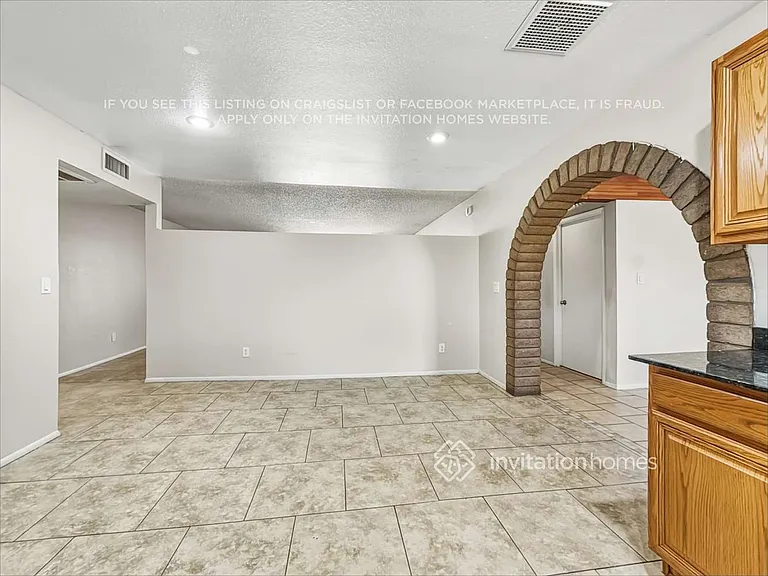 5630 W Hubbell St — Photo 8