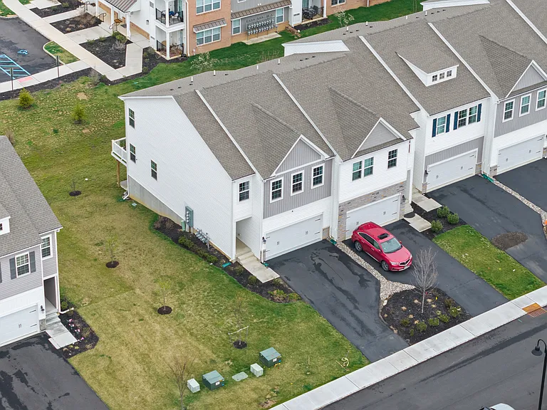 34 Marion Ave — Photo 28