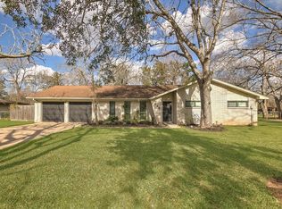 416 Southern Oaks Dr, Lake Jackson, TX 77566