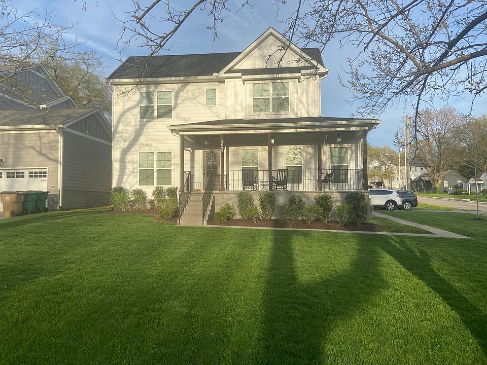 Beautiful house with a HUGE yard!