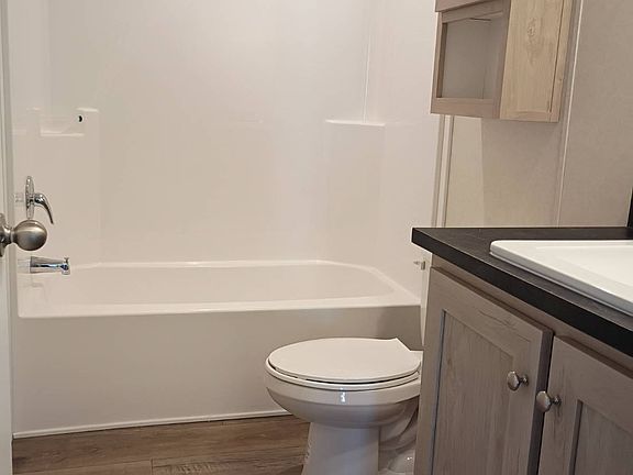 2nd image of 4809 W Windsor Rd #B06