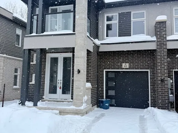 5672 Dorchester Rd #49, Niagara Falls, ON L2G 4Y8