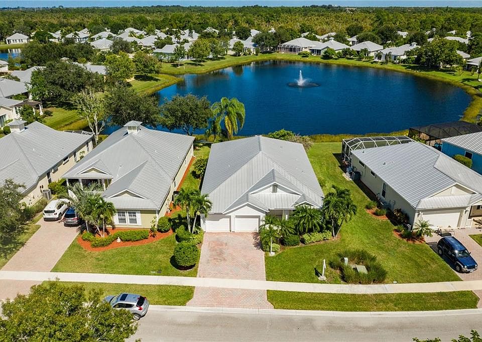 1st image of 439 NE Canoe Park Cir