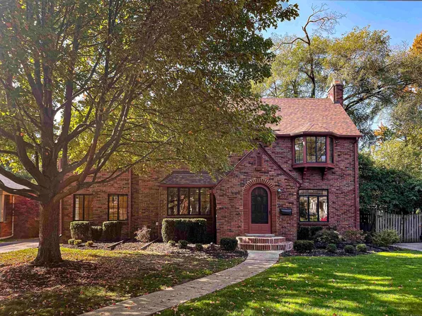459 Rivard Blvd, Grosse Pointe, MI 48230