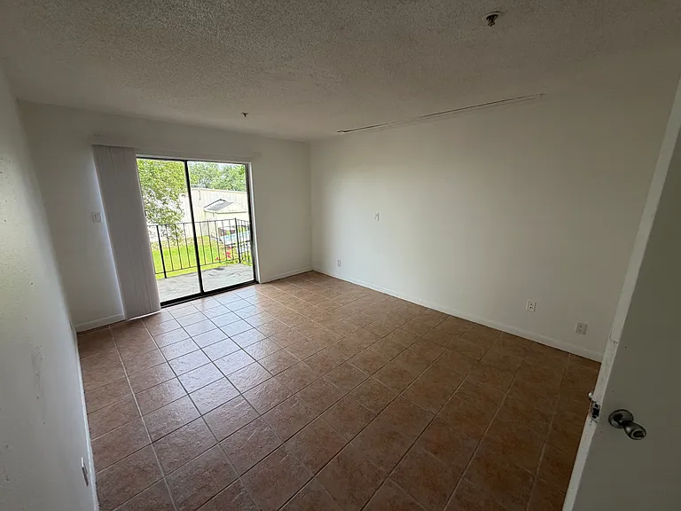 12995 Automobile Blvd #850 — Photo 7