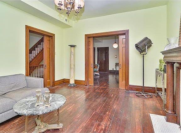 3rd image of 2025 Russell Blvd