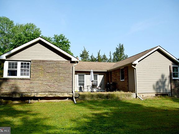 2nd image of 39 Willis Ln