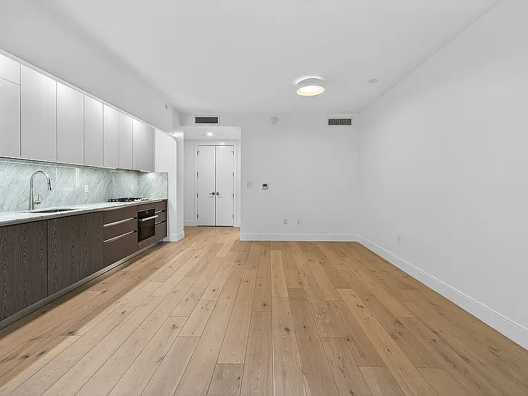 229 9th St #307 — Photo 6