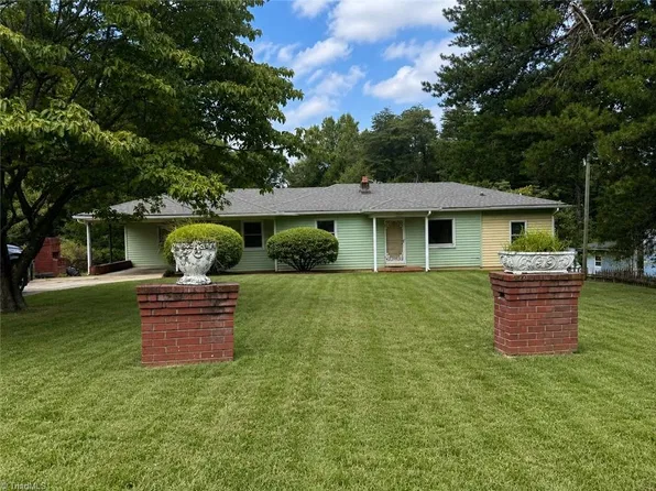 5031 Butterfield Dr, Winston Salem, NC 27105