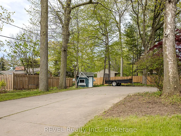 19 Woodington Cres — Photo 32