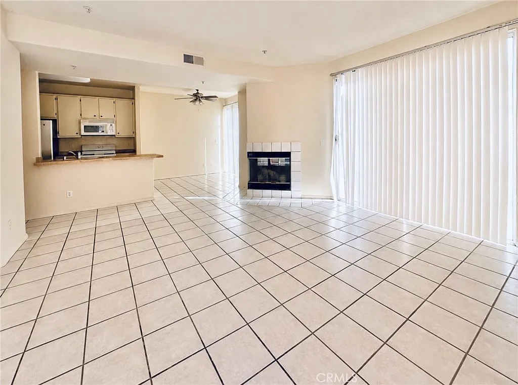2 bed, 2.5 bath, 1125 sqft, $2,850 — Photo 4