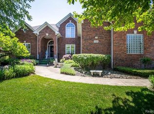 13154 Towering Oaks Dr, Shelby Township, MI 48315