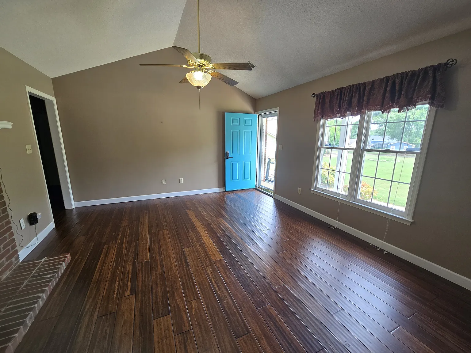 103 Thames Court - 1 — Photo 4