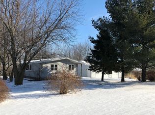 1951 Carrier Rd, Palo, IA 52324