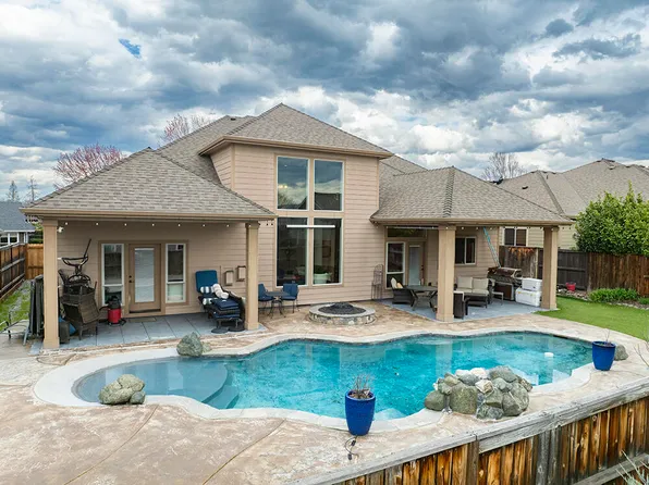 964 Pumpkin Rdg, Eagle Point, OR 97524