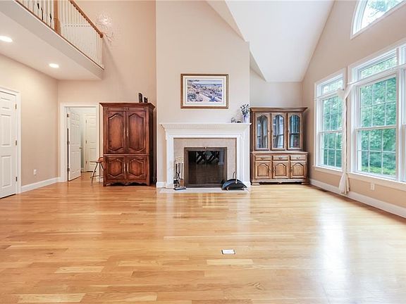 5th image of 180 Broad Hill Way