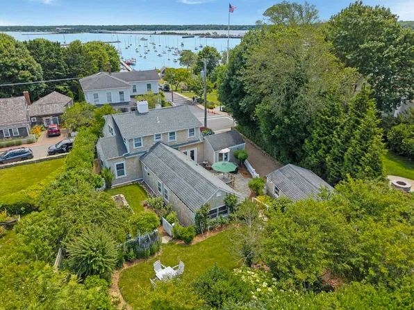 124 Main St, Tisbury, MA 02568