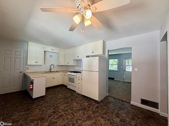 4th image of 1804 Hillcrest Dr