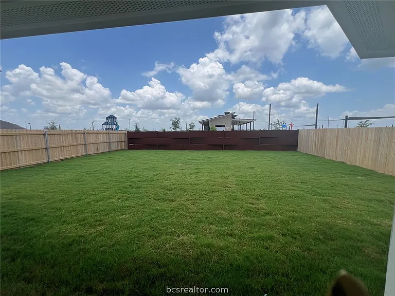 1135 Canton Dr — Photo 12
