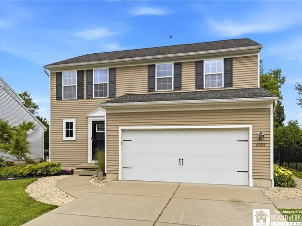 6104 Woodford Dr, Lake View, NY 14085