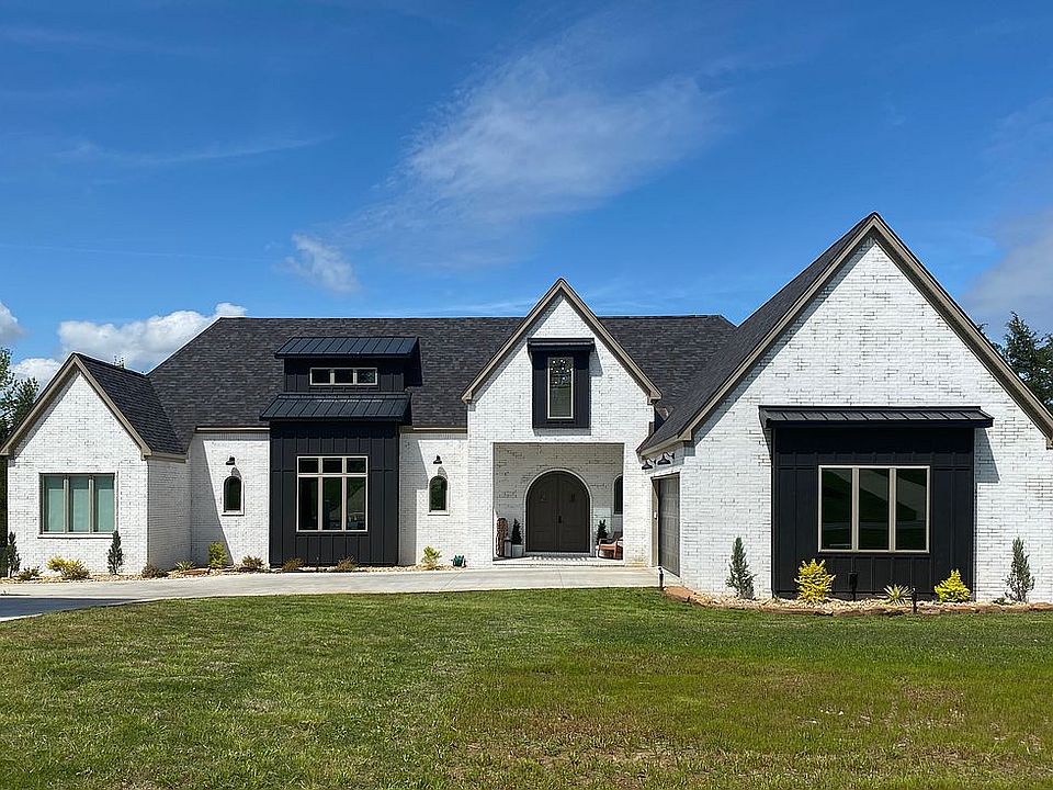 1st image of 5 E Chateau Estate Dr