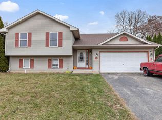 117 Drew Ct NE, Poplar Grove, IL 61065