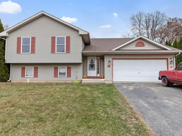 117 Drew Ct NE, Poplar Grove, IL 61065