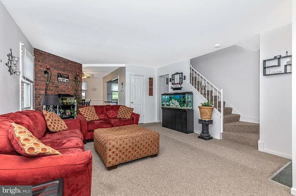 725 Horpel Dr — Photo 2