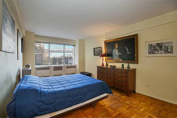 Sold by R New York | media 18