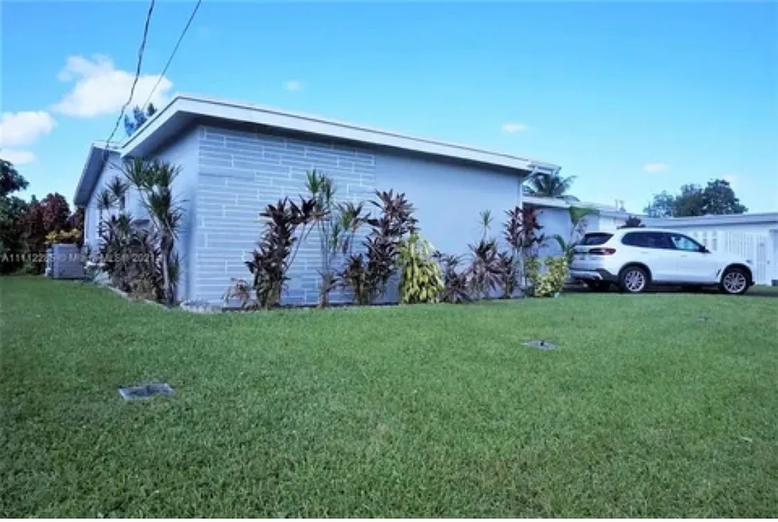 Photo 2 of 19 - 8085 NW 21st St - Sunrise, FL Building Photo - 8085 NW 21st St