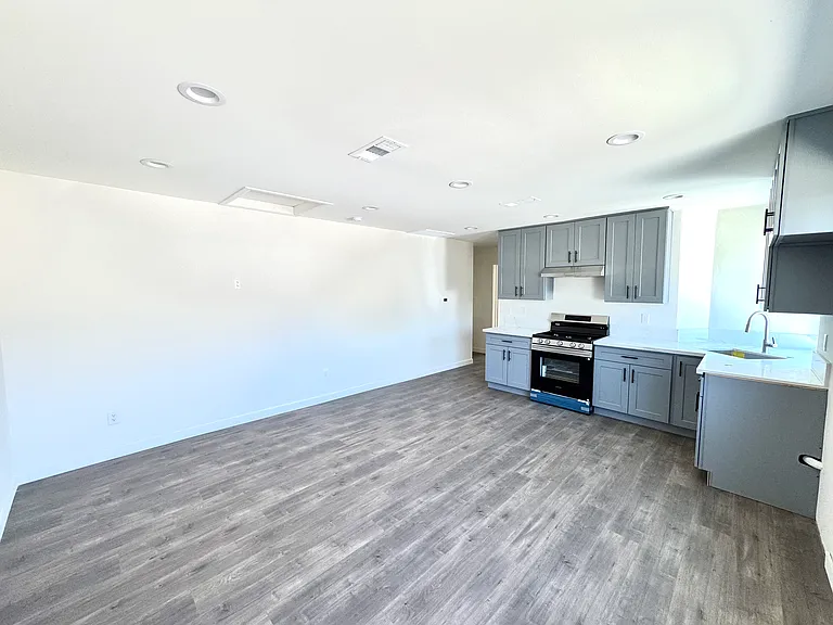 16529 San Fernando Mission Blvd — Photo 2