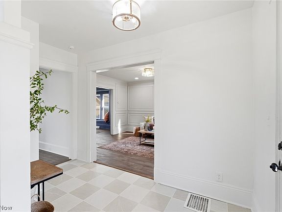 4th image of 218 N Huntington St